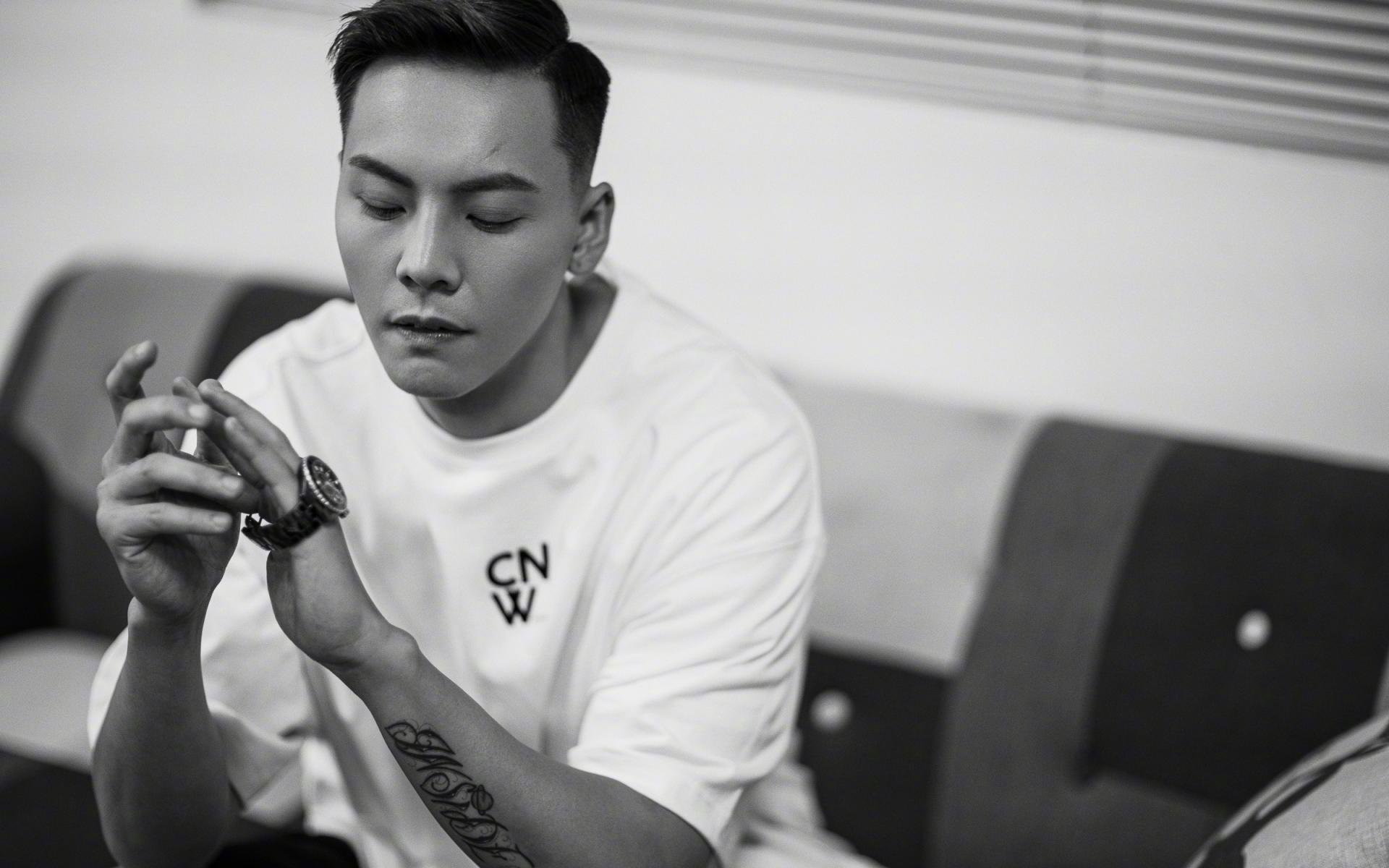 赖斯身前，是坚冰筑成的终极高墙