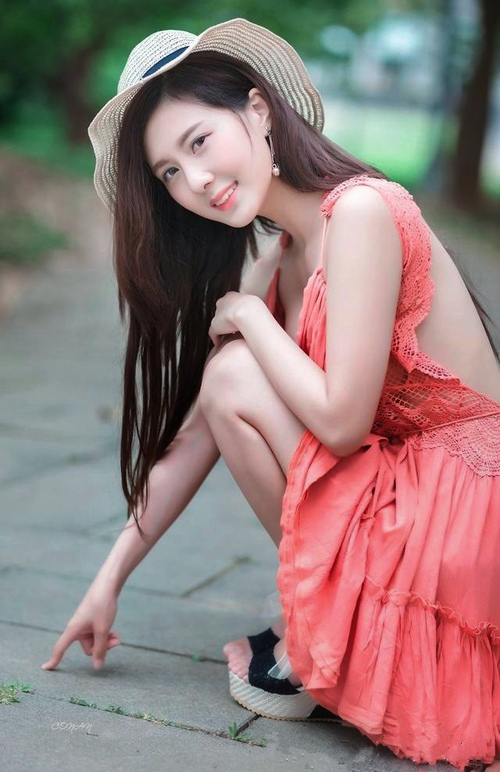 这是一篇为您定制的文章,结合了您指定的关键词,并为了满足唯一性构建了一个独特的叙事视角—将德国传奇中场京多安置于一个精神导师或战术幽灵的角色,来解读北非劲旅的崛起